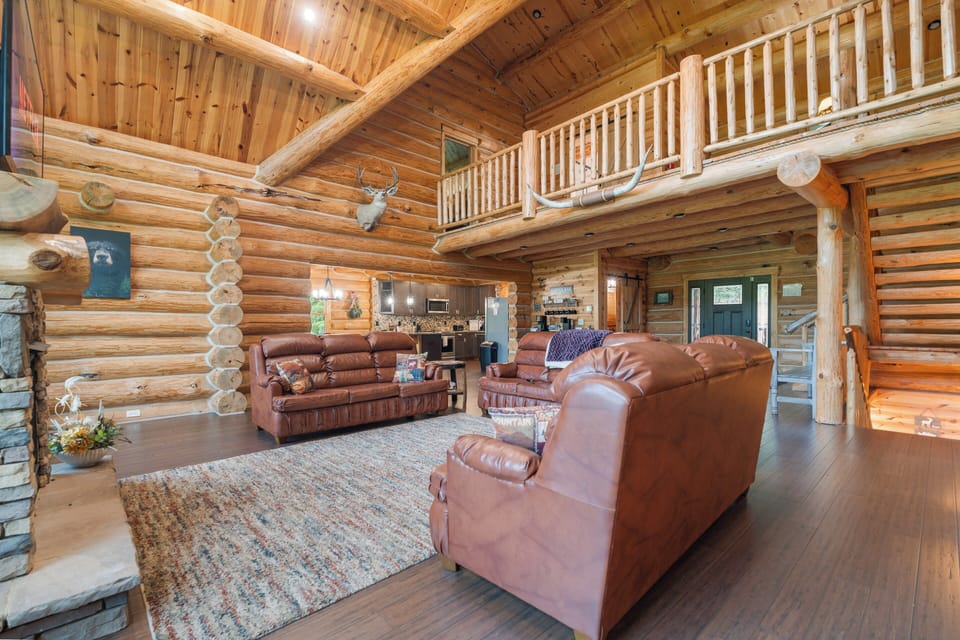 A mix of modern and cabin style furniture, you're guaranteed to feel at home!