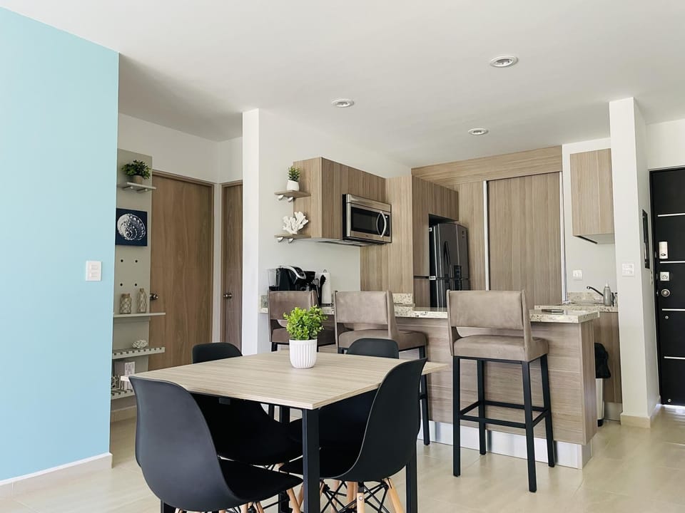 Tropical Condo - Close to Beach and Waterpark! (1104)