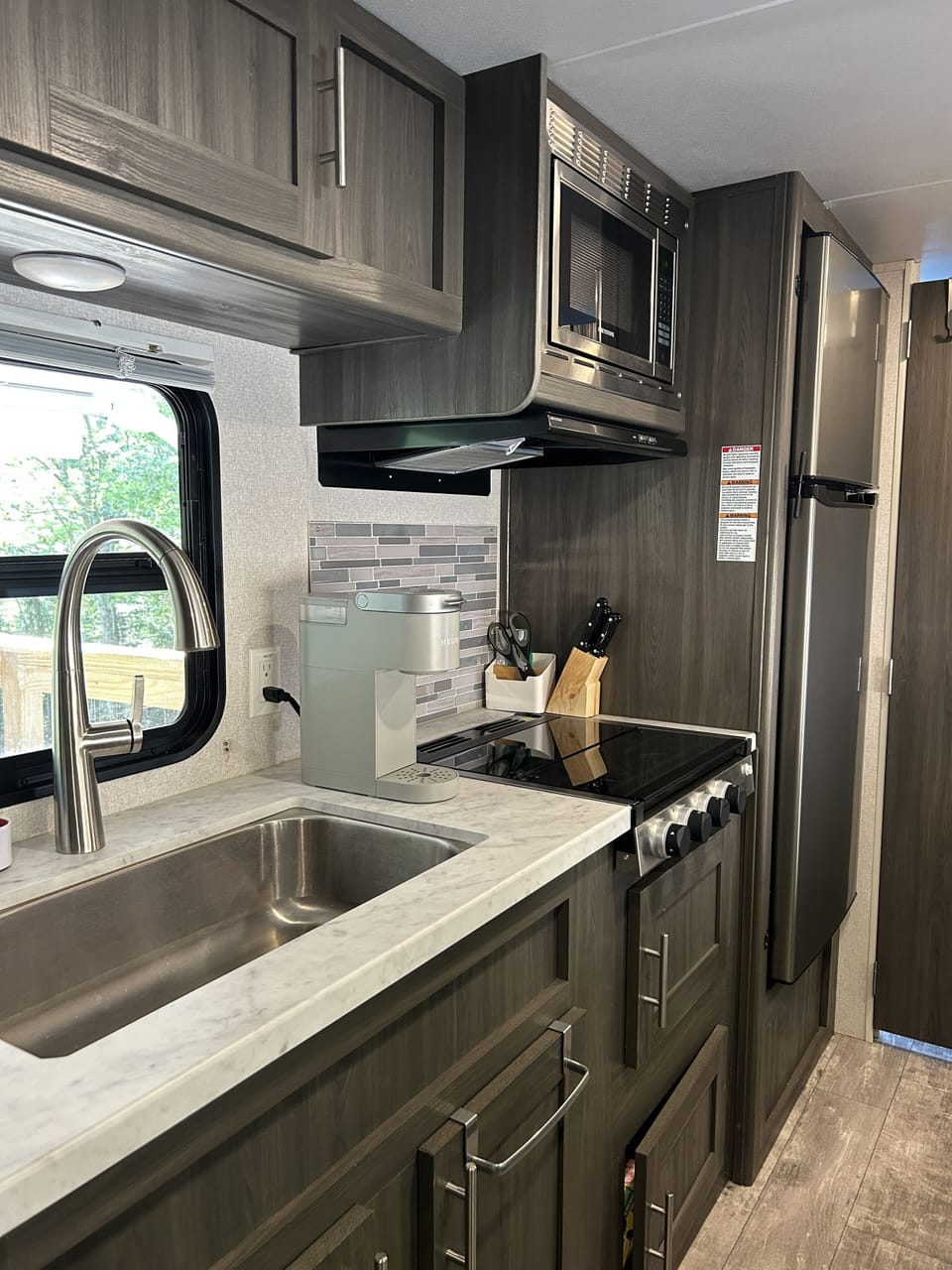 Stove (no oven), sink, microwave and fridge/freezer