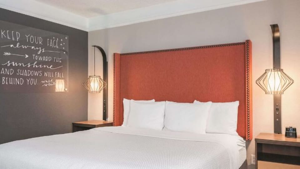 Unit with 1 King size bed