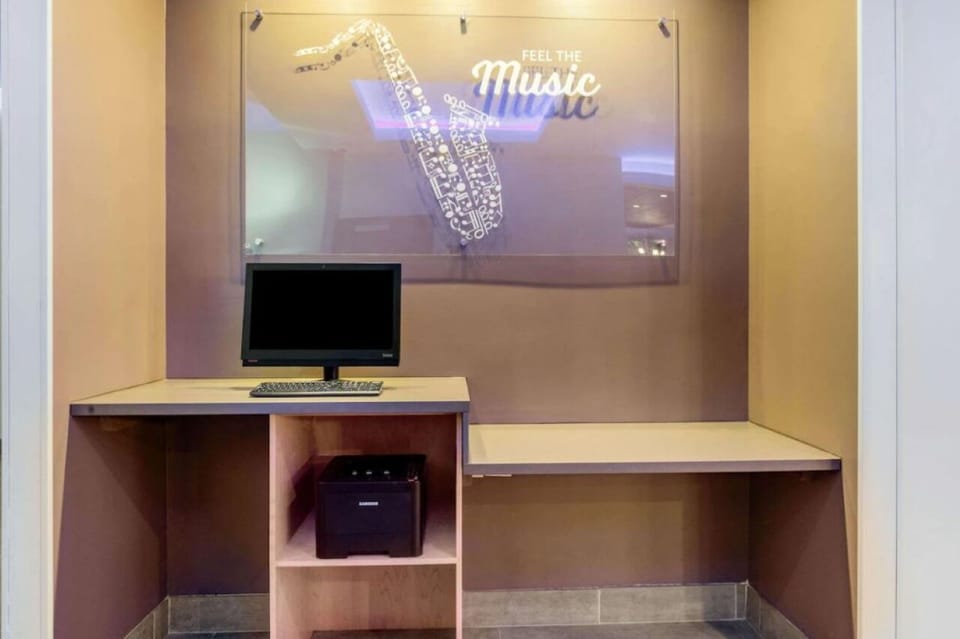 Catch up on emails quickly at the convenient work station.
