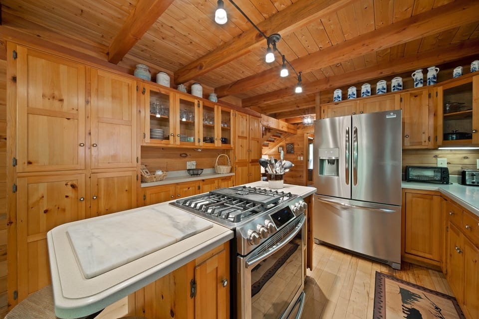 Gas Stove and Oven in the Center Island with Counter Space