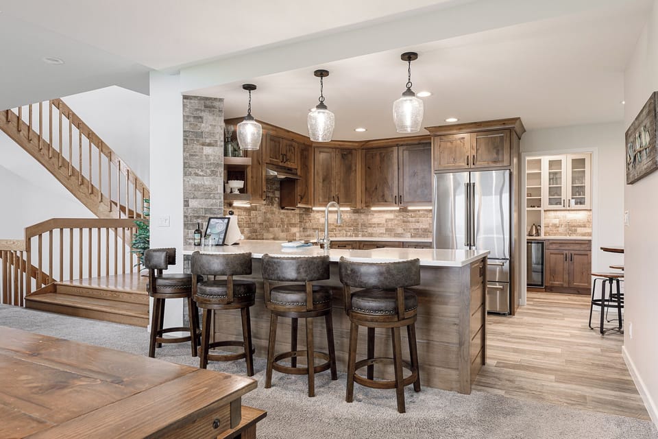 Bright and functional, this well-appointed kitchen makes it easy to feel right at home. Open sight lines and thoughtful details make cooking here a delight.