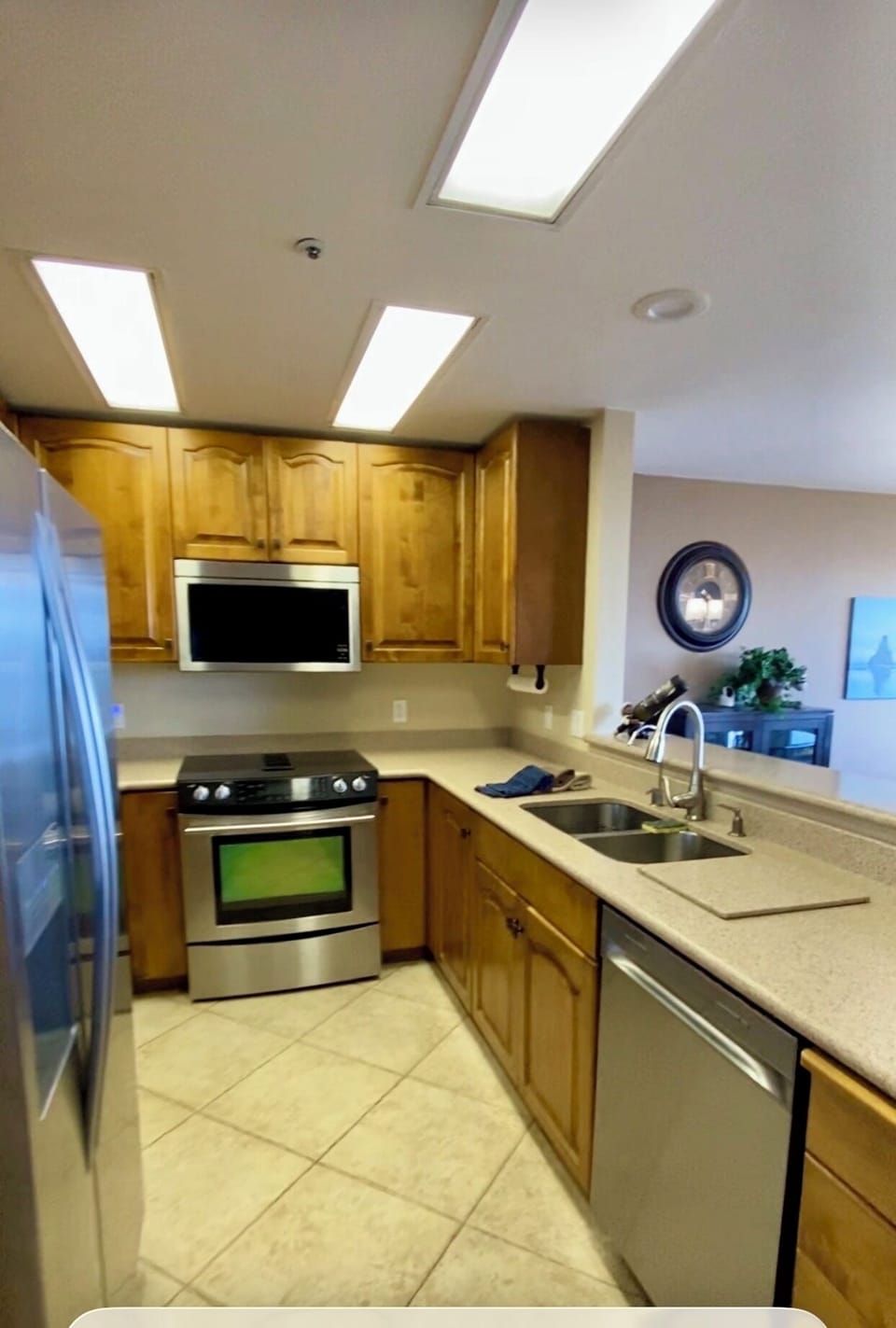 Kitchen: Stainless Steel Appliances, Keurig, Filtered Water, Microwave…