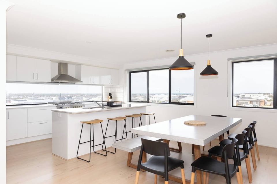 Breathtaking 180-degree ocean views