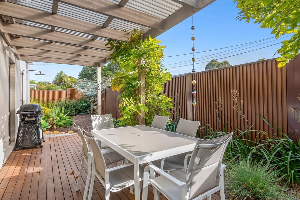 Set against a backdrop of Taylor Park, the gums bring abundant birdlife and tranquility to the setting