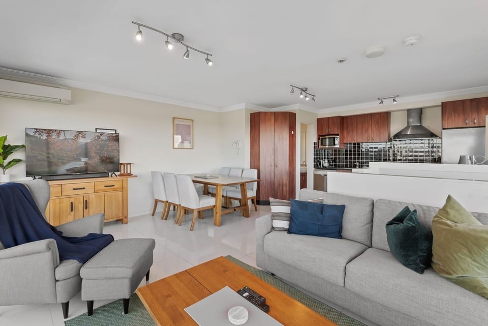 Living Area/Dining Area/Kitchen (1st Floor)
