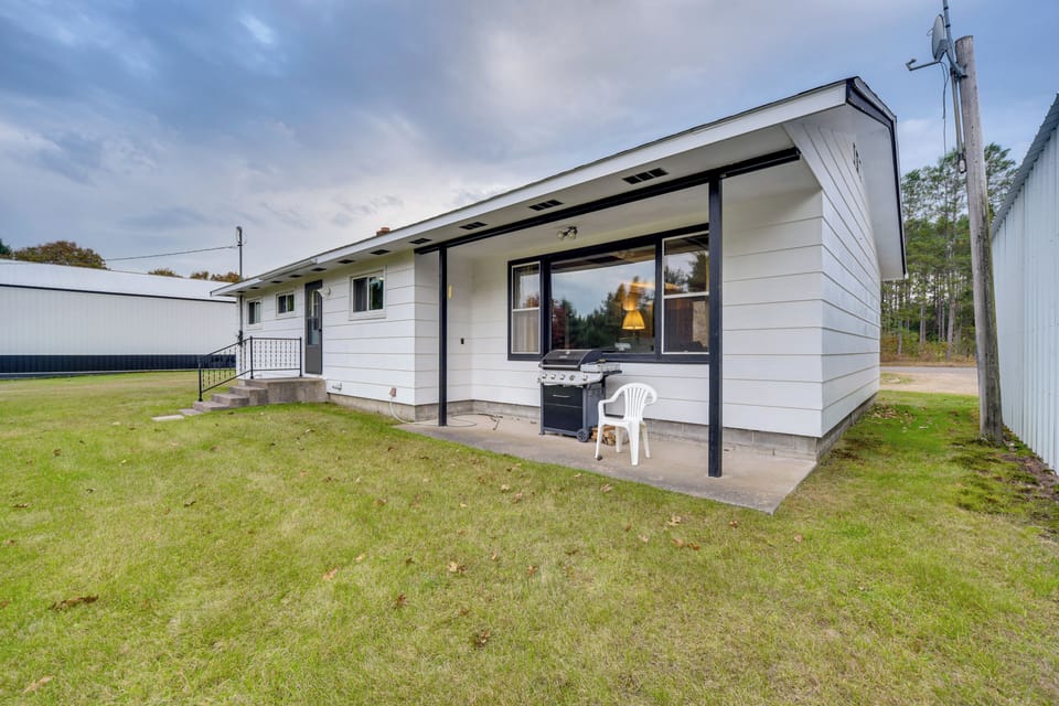 Hayward Vacation Rental | 3BR | 1BA | 7 Steps to Enter | 1,100 Sq Ft