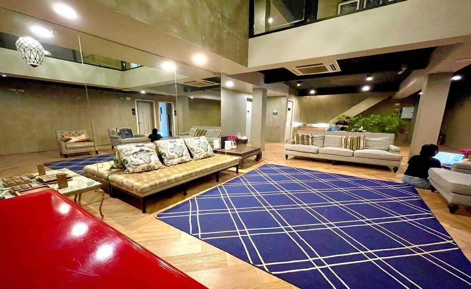 Entrance / Reception