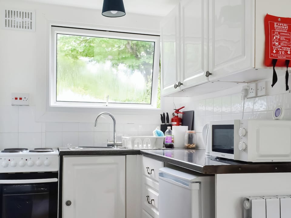 Open plan living space | 5 The Glade, Bude