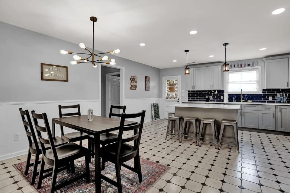 Dining Area - Front House