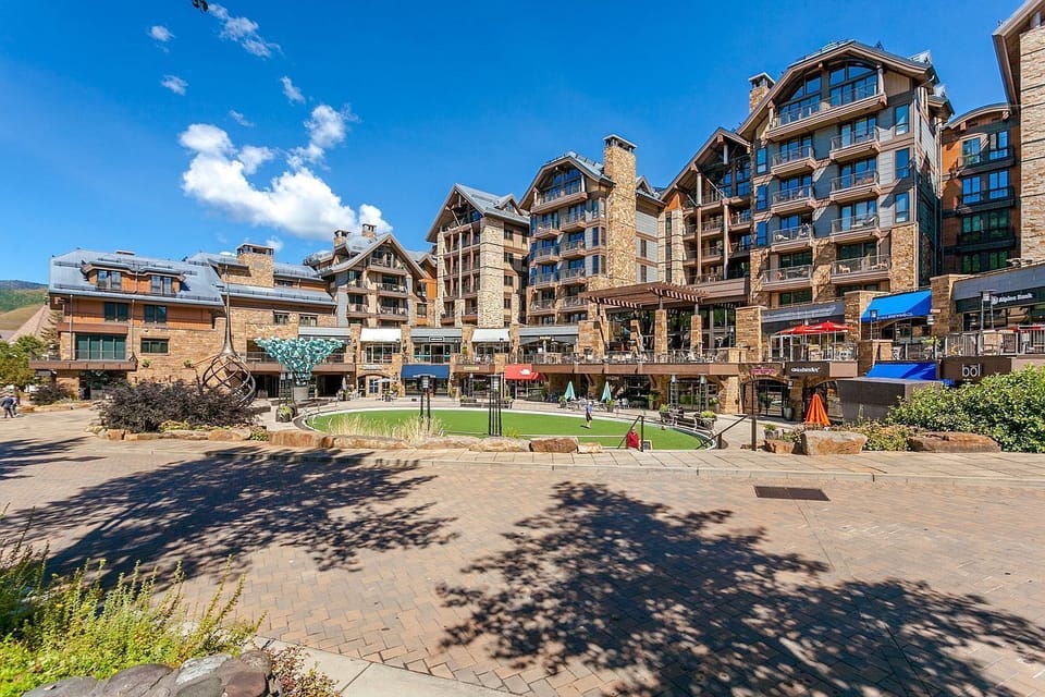 Summer Plaza View - Solaris Residences Vail