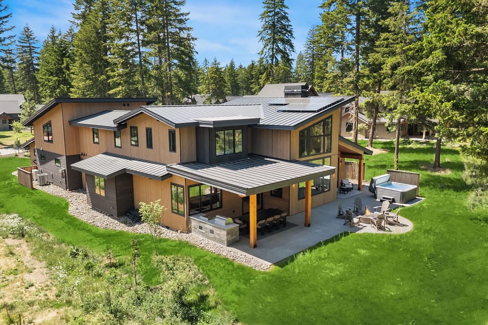 Grand Mountain Estate. - Private setting that backs up to the green belt.