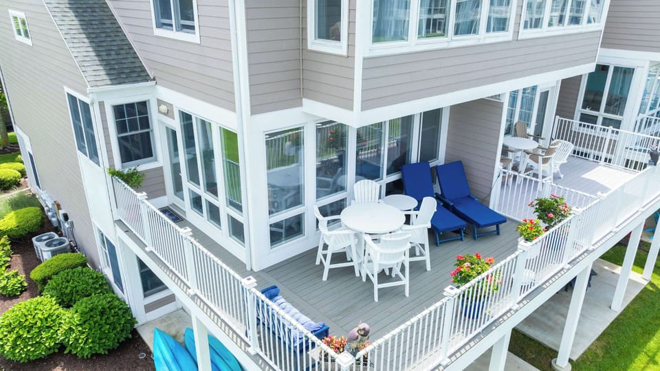 Balcony with out door seating 