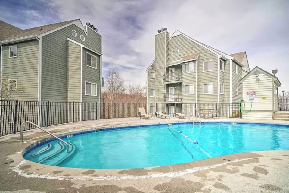 The Cozy Cub's inviting community pool