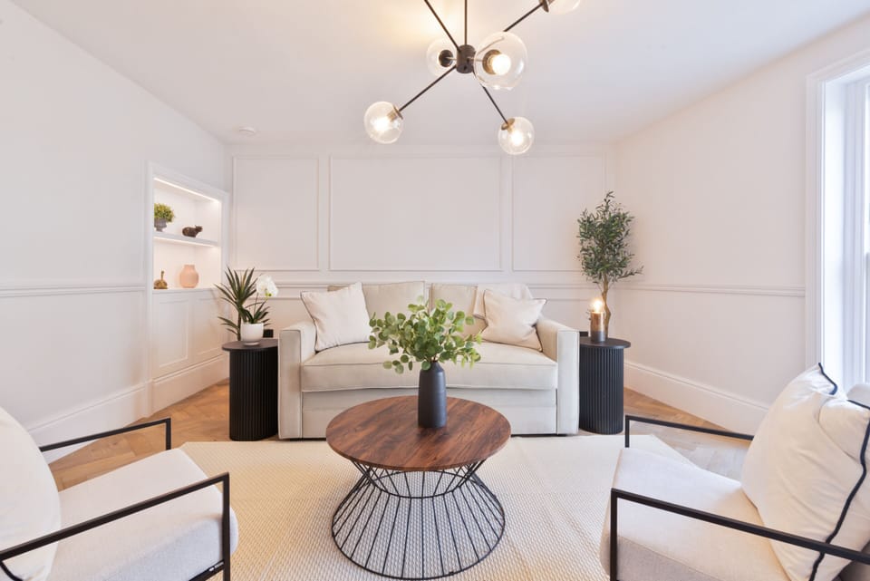 Living Room / Lounge
