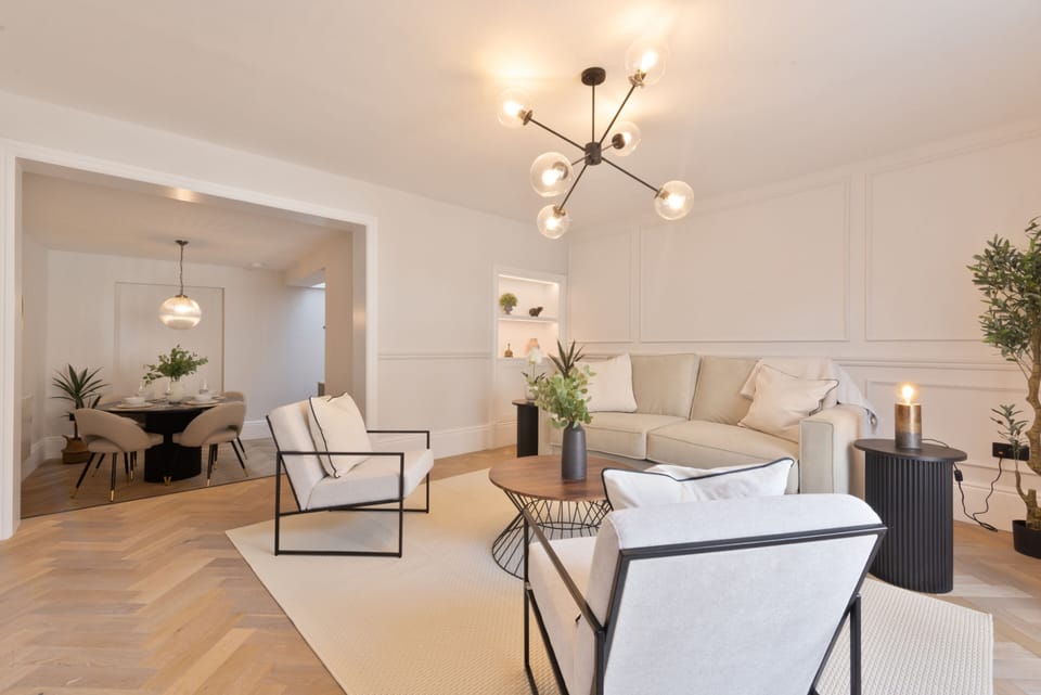 Living Room / Lounge
