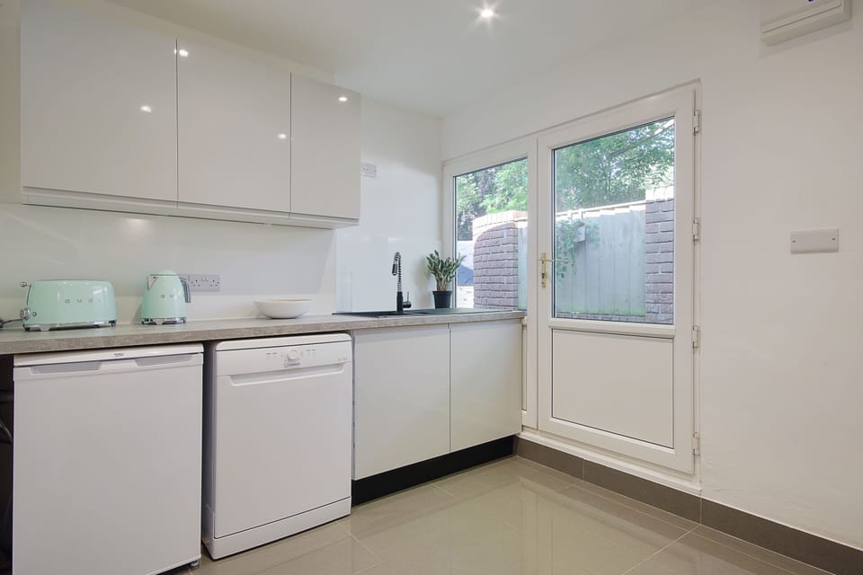 Kitchen with Smeg kettle and toaster