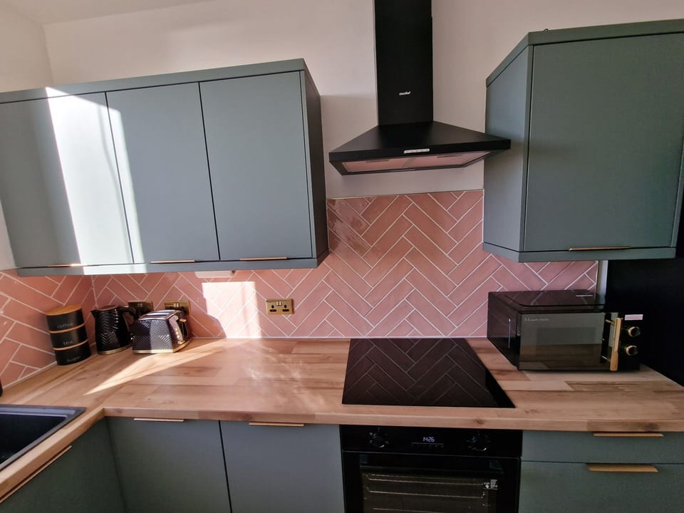 Well Equipped Modern Kitchen 