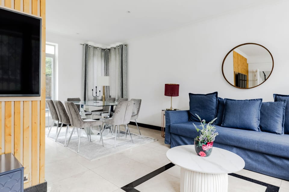 Living Room / Lounge