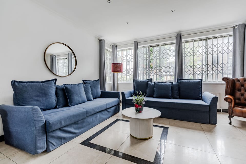 Living Room / Lounge