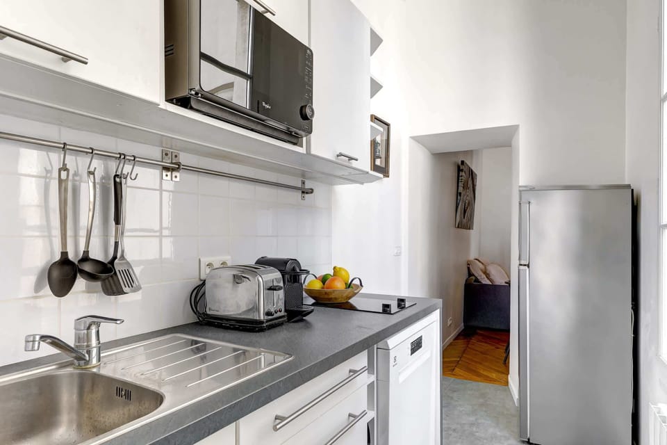 The kitchen is fully equipped to prepare a simple meal 