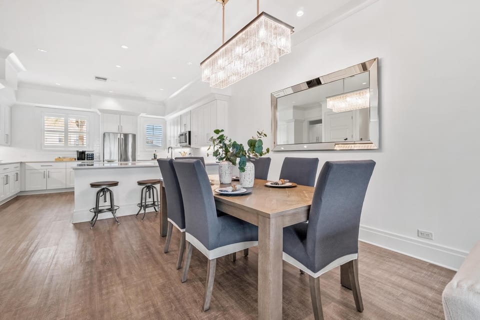 dining table for 6 and 4 at the counter 
