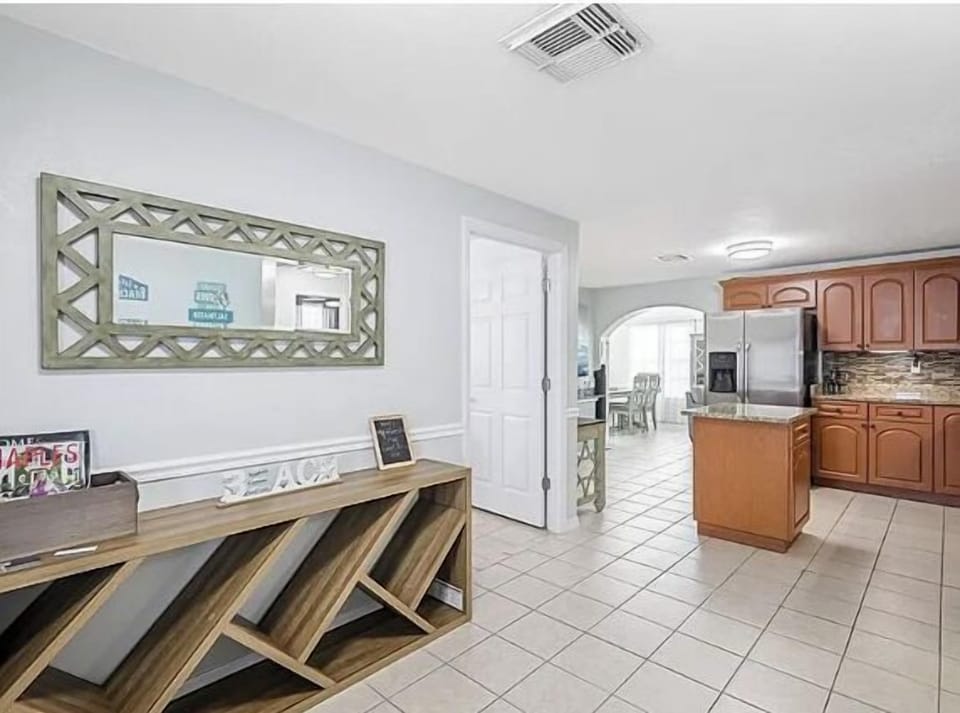 Entrance into Kitchen