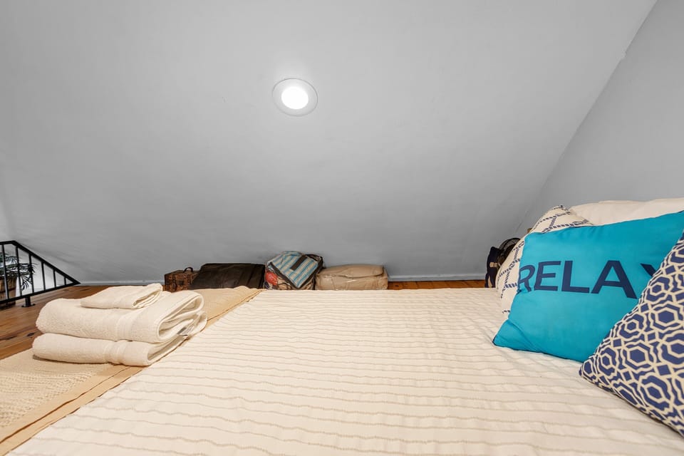 Cushion, Home Decor, Indoors, Floor, Architecture