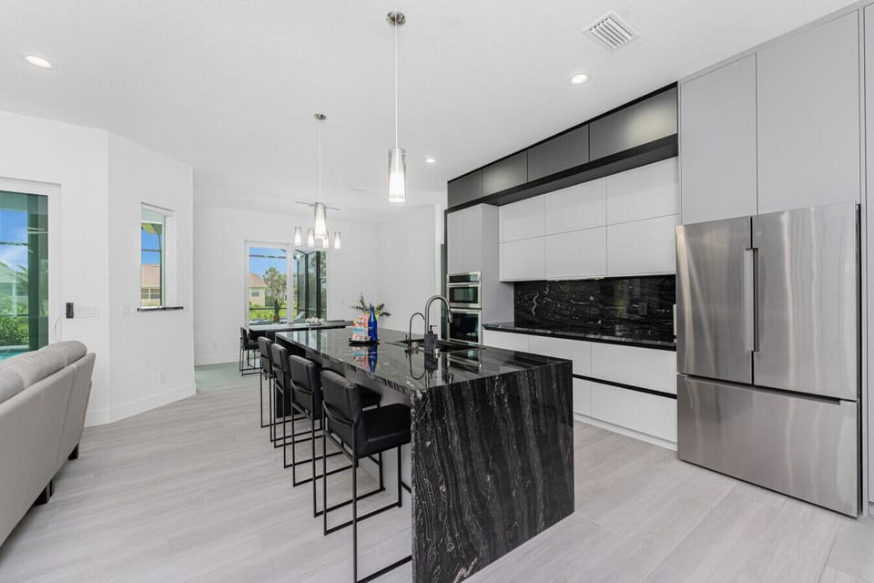 Kitchen with Island Eating Area