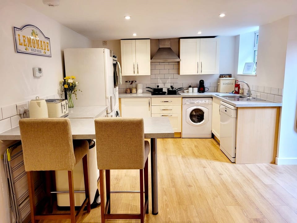 Kitchen (2)
