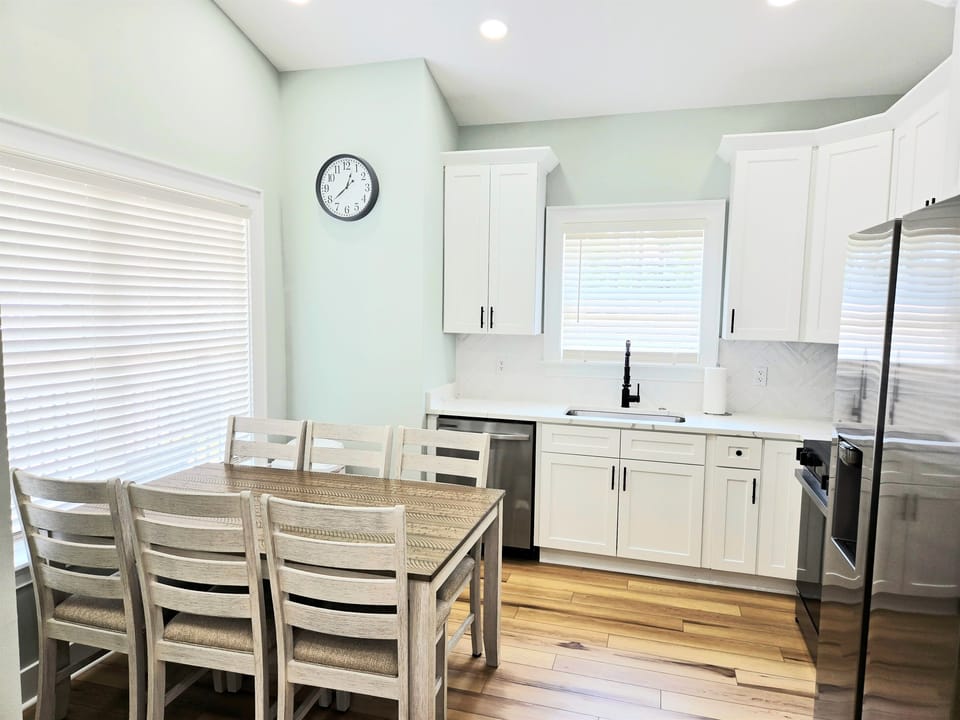 Eat-In Kitchen for 6