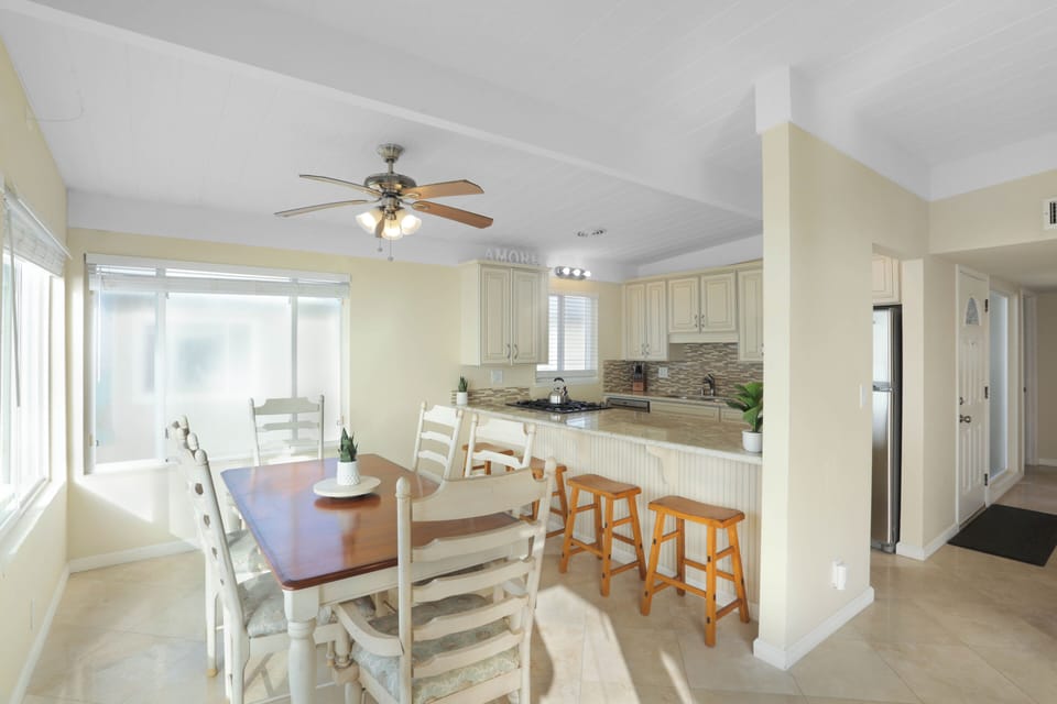 Dining Area (1)