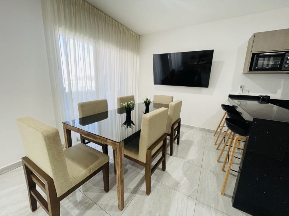 Marina Cerritos: Rooftop, Pools & Near Beach (1758)