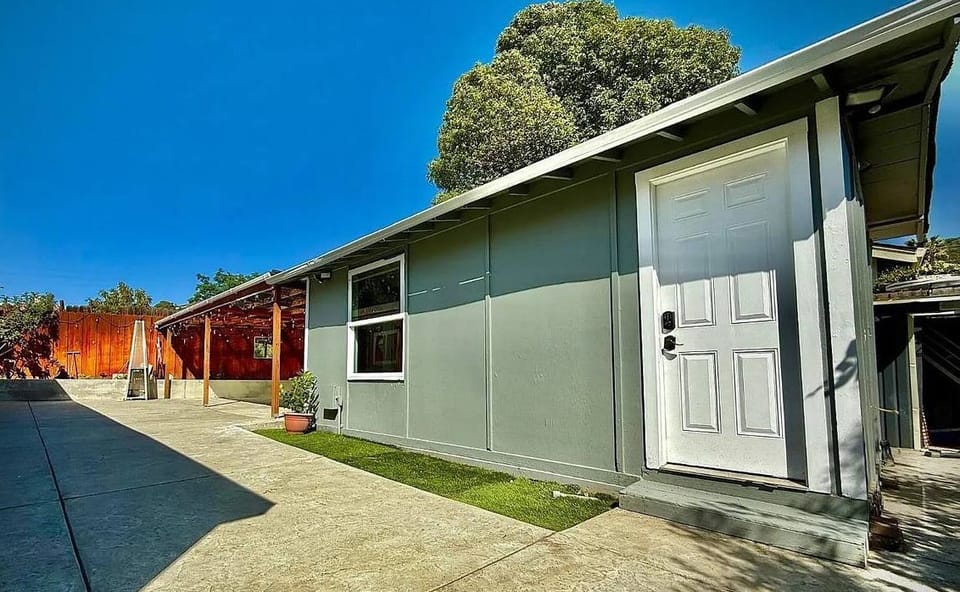 aec6acb5-e0e0-4d10-90ba-842e92384050