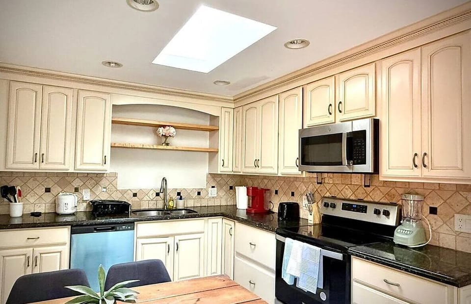 18f8a56c-d059-407e-9e6c-de3a5cfe70cd