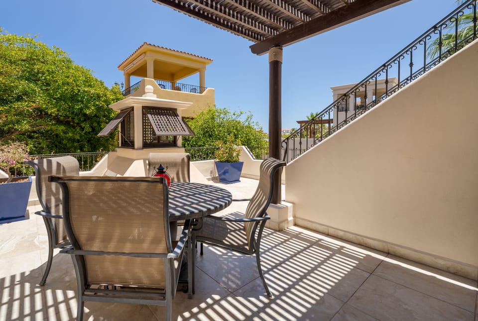 BBQ / 4 seatting / Cooler / Pergola
