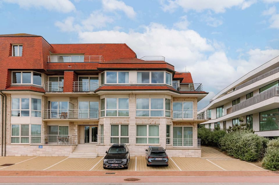 Apartment located in this building