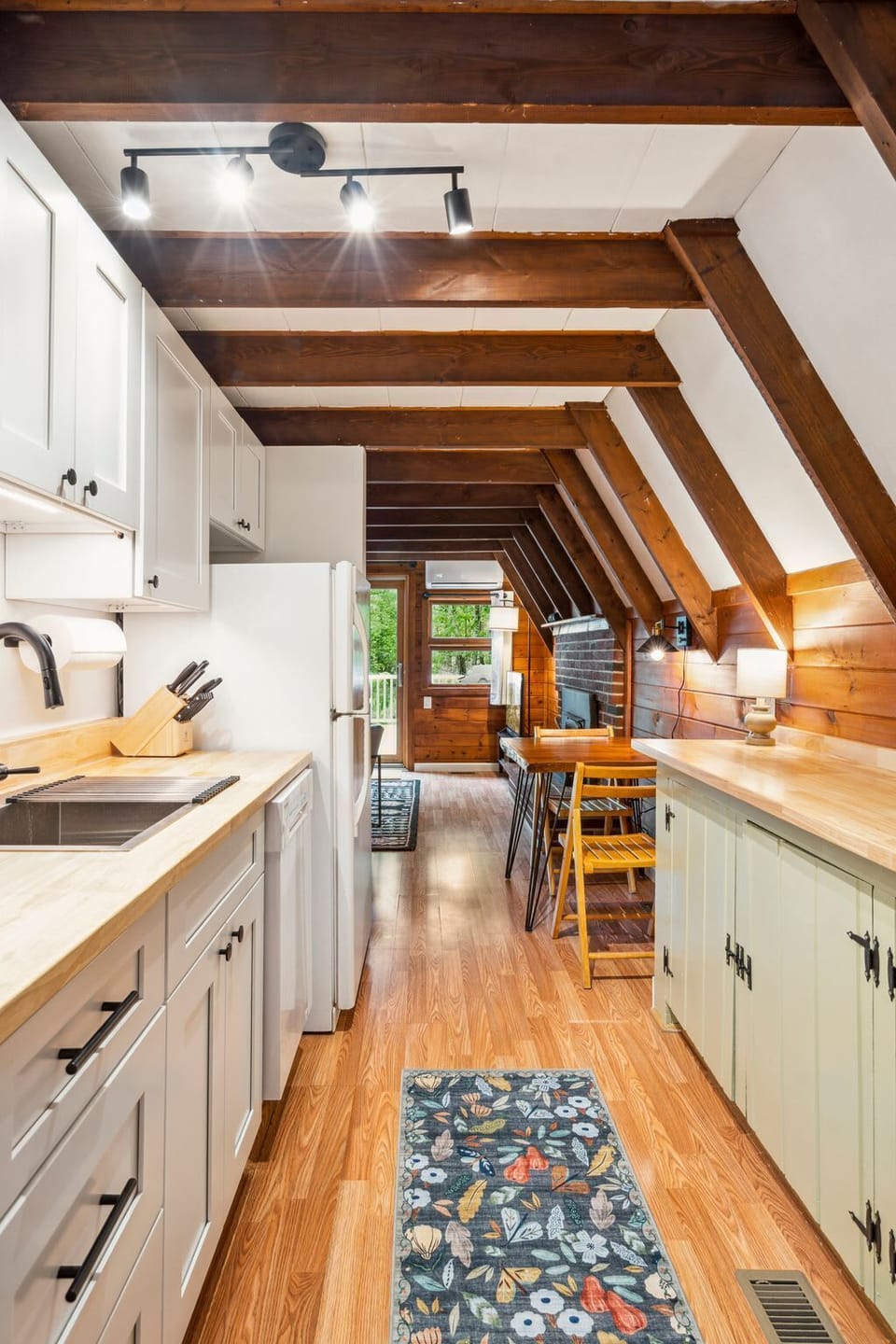 The kitchen is fully equipped with all the essentials, like cookware, plates, moka espresso pot, tea kettle, drip coffee, utensils, and a dishwasher! 