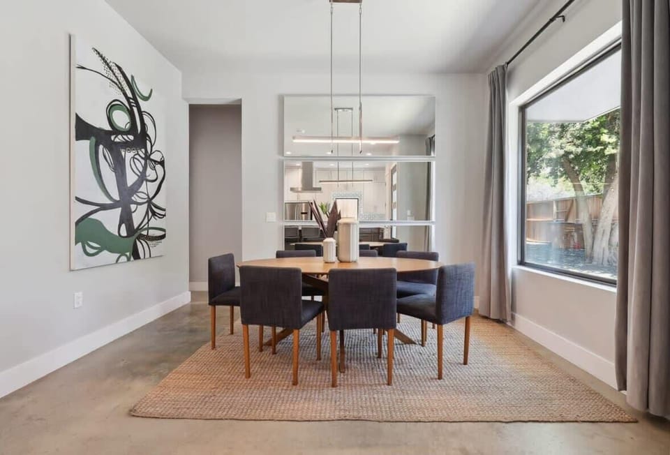 Open Concept Dining Area | First Floor | Seats up to 7
