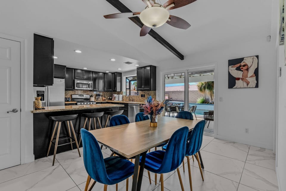 Modern open plan kitchen with dining room adjacent