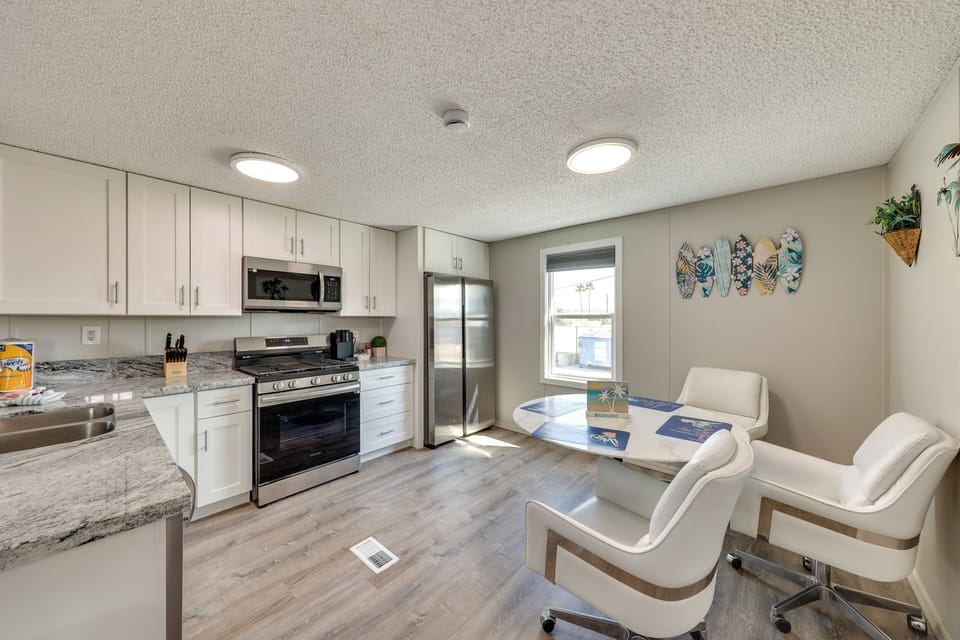 Kitchen | Cooking Basics | Coffee Maker | Dining Area