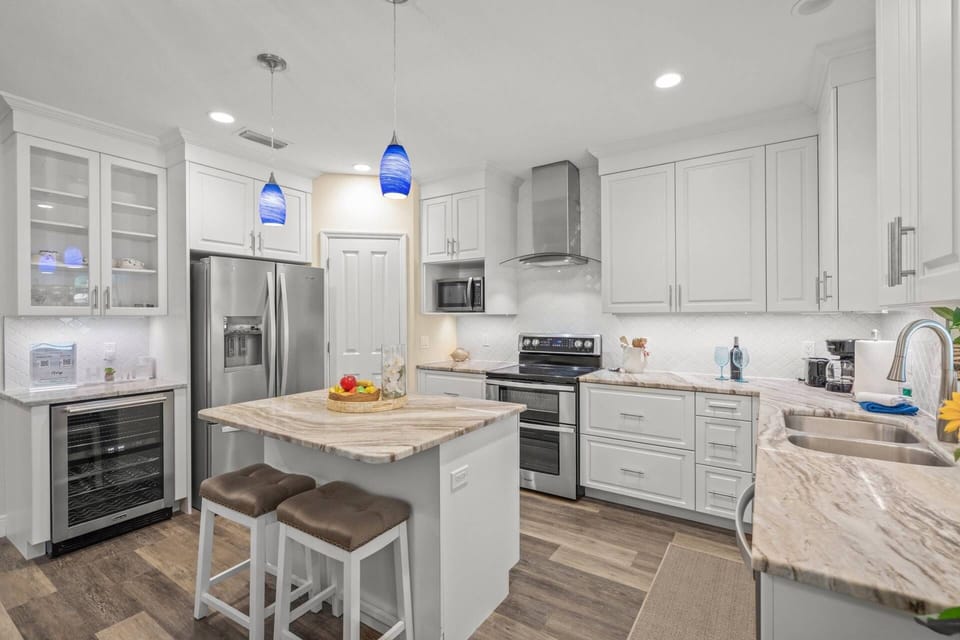 The kitchen comes with an island bar, the perfect place for a quick snack.