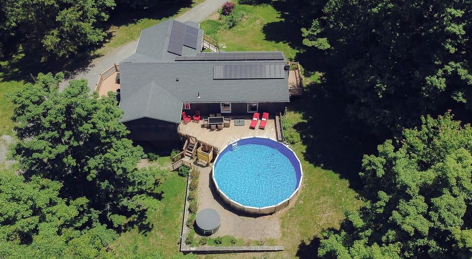 Amazing house with pool and hot tub