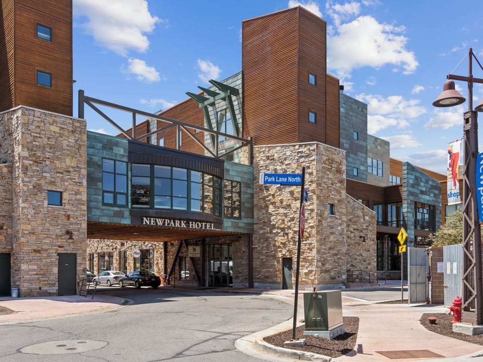 Newpark Hotel Exterior