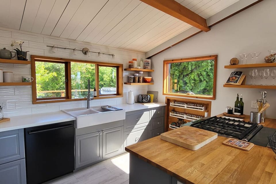 From the amateur chef to the accomplished, this kitchen is beautifully designed, well equipped with an open easy feel.