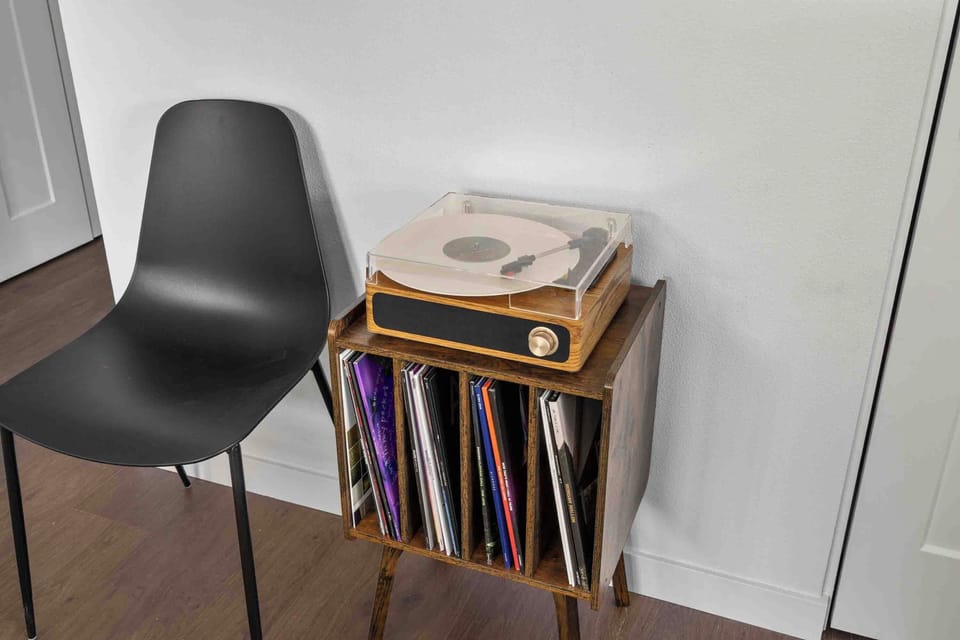 Enjoy a classice old school record player