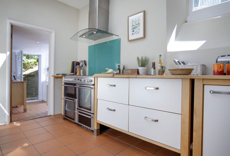 Berry Cottage, Croyde. First floor: The beautifully presented kitchen