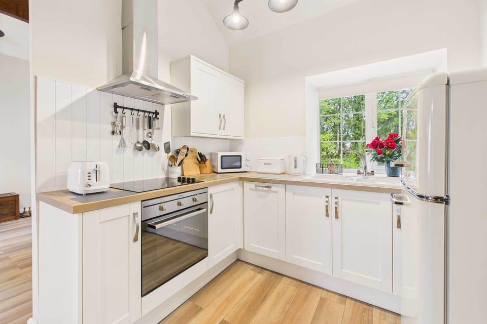 Lane Farm Cottage, Easington - Host & Stay