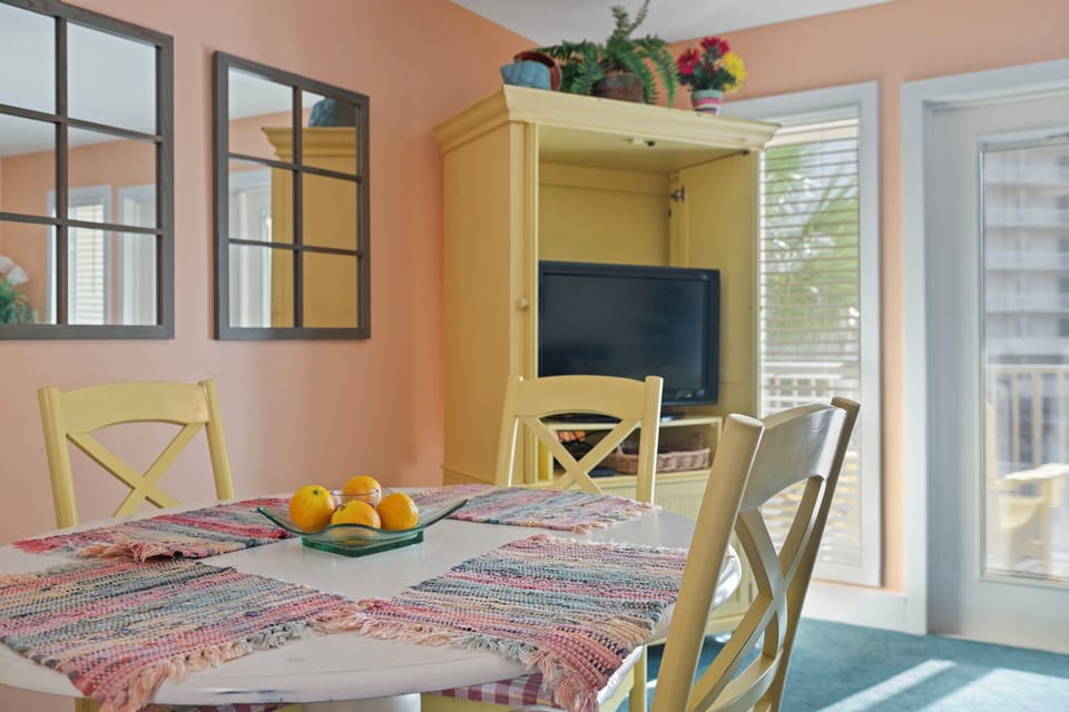 Grand Caribbean 302W Dining Room
